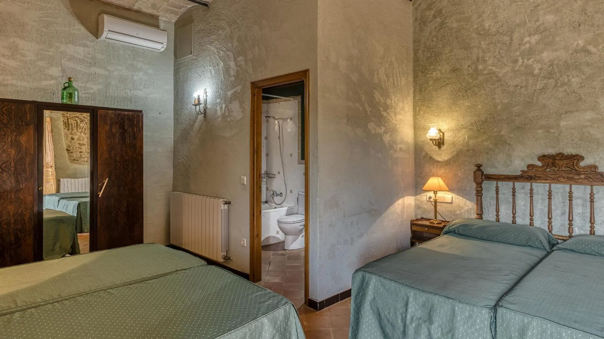 Can Casadella Serra de Daro 0*,