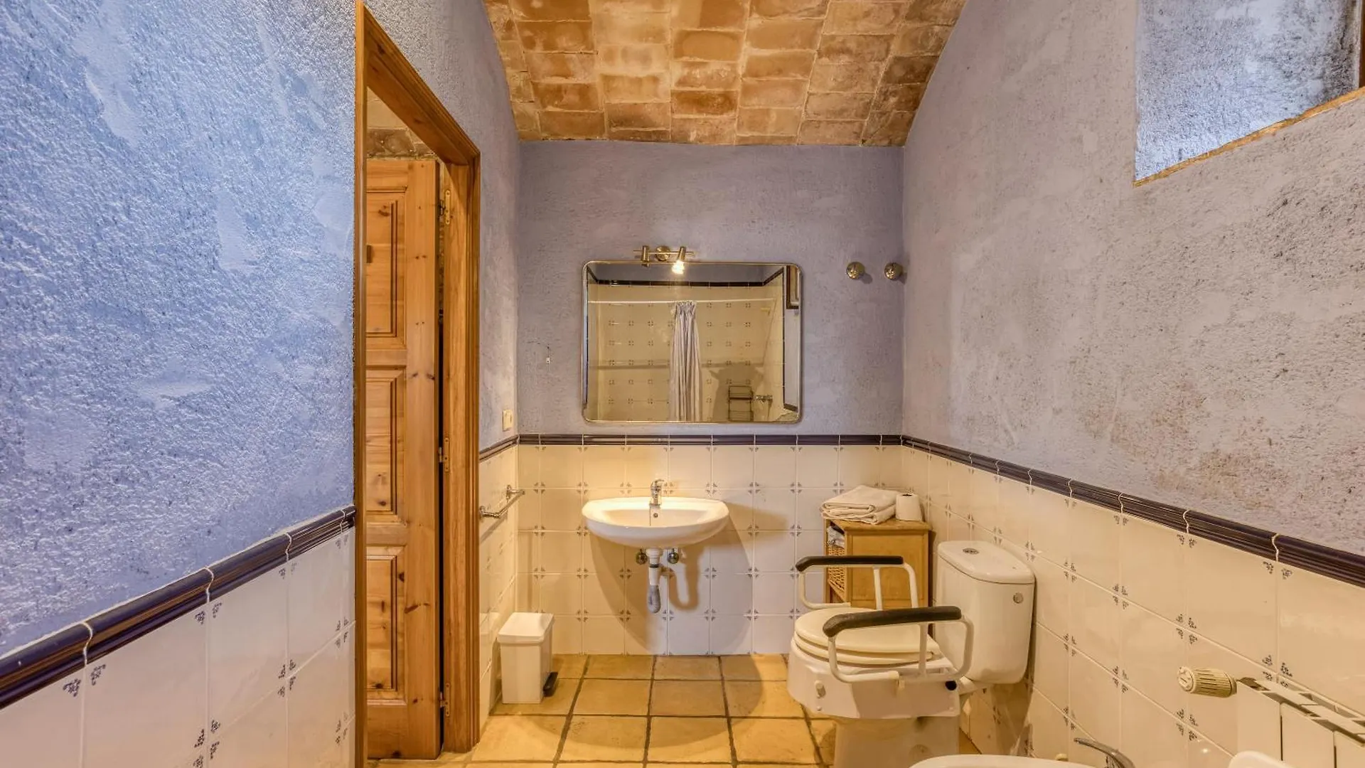 Can Casadella Serra de Daro 0*,